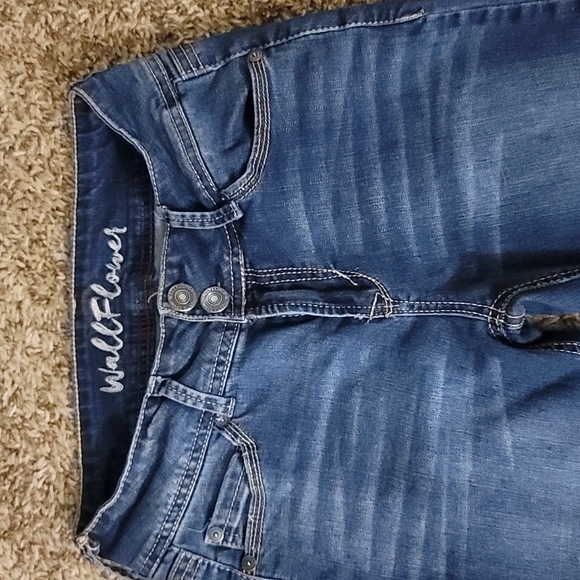 WallFlower Dark Wash Jeans Youth Women's Size 3 Boot Cut - Picture 3 of 6